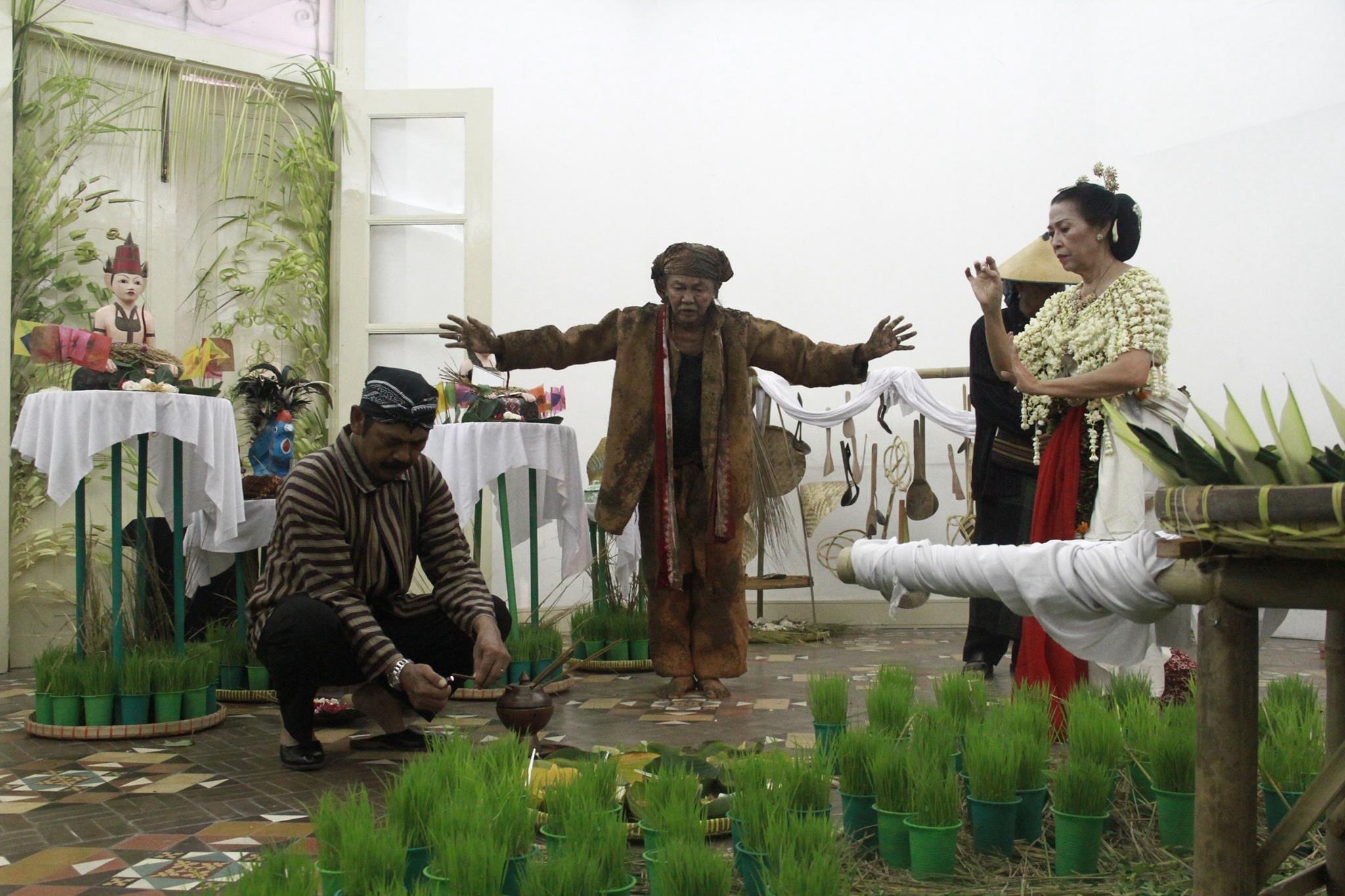 Menari Dalam Sunyi